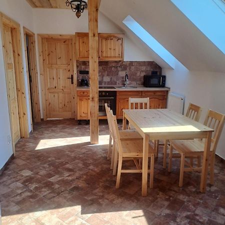 Pension Na Statku- Konsky Apartman Malenice Luaran gambar
