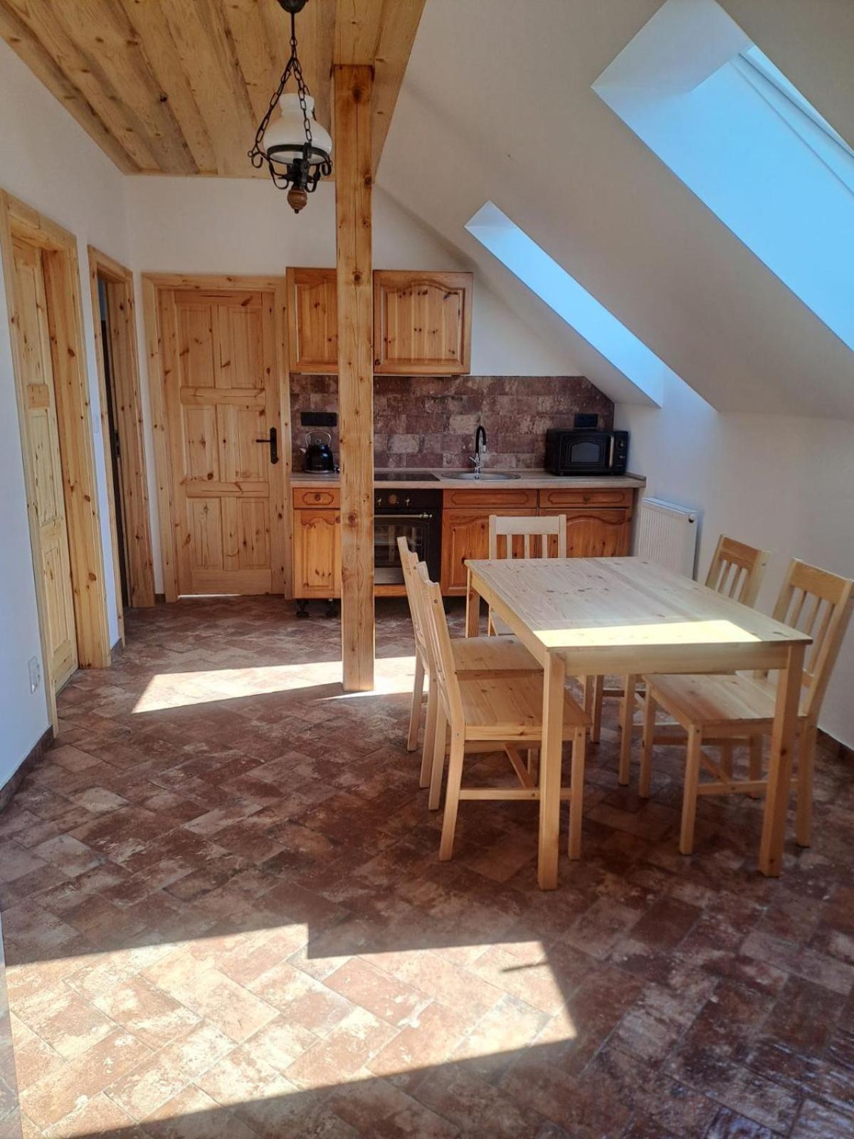 Pension Na Statku- Konsky Apartman Malenice Luaran gambar